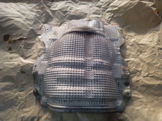 bontott SUZUKI KIZASHI Középső Kipufogó Dob Hővédő Lemez