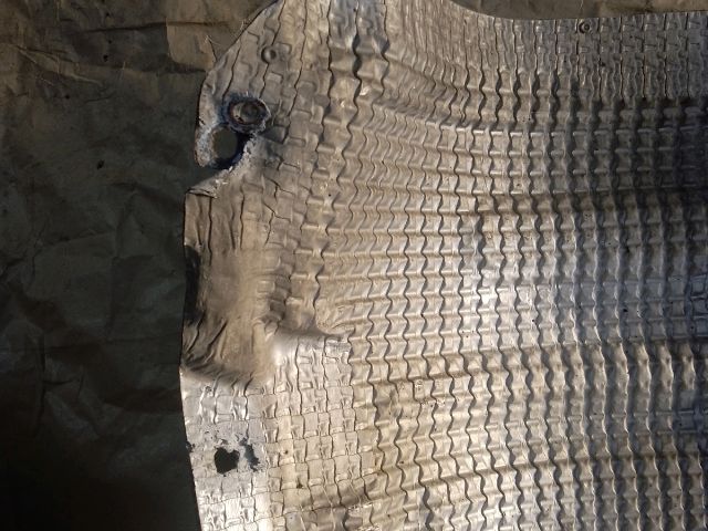 bontott SUZUKI KIZASHI Középső Kipufogó Dob Hővédő Lemez