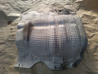 bontott SUZUKI KIZASHI Középső Kipufogó Dob Hővédő Lemez