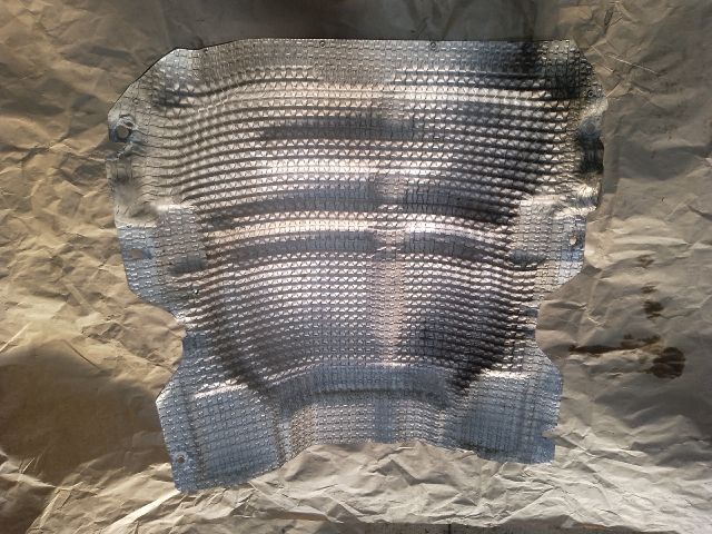 bontott SUZUKI KIZASHI Középső Kipufogó Dob Hővédő Lemez