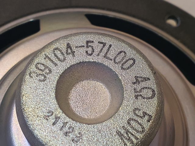 bontott SUZUKI KIZASHI Mélynyomó Hangszóró