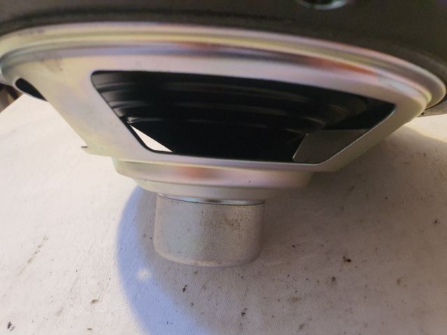 bontott SUZUKI KIZASHI Mélynyomó Hangszóró