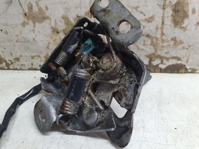 bontott SUZUKI KIZASHI Motorháztető Zárszerkezet