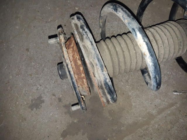 bontott SUZUKI LIANA Bal első Lengéscsillapító