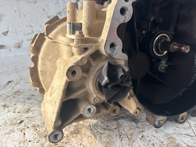 bontott SUZUKI LIANA Váltó (Mechanikus)