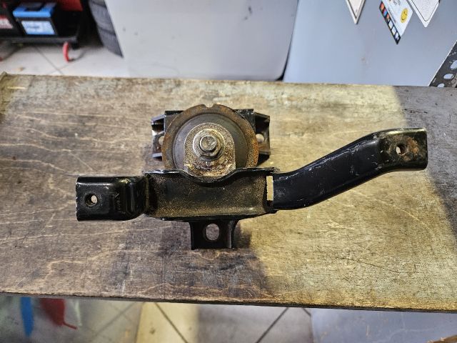 bontott SUZUKI LIANA Motor Tartó Bak (Fém)