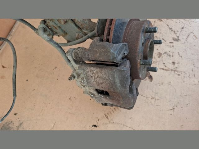 bontott SUZUKI LIANA Bal első Féknyereg Munkahengerrel