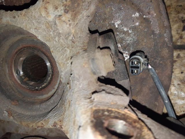 bontott SUZUKI LIANA Bal első Csonkállvány Kerékaggyal