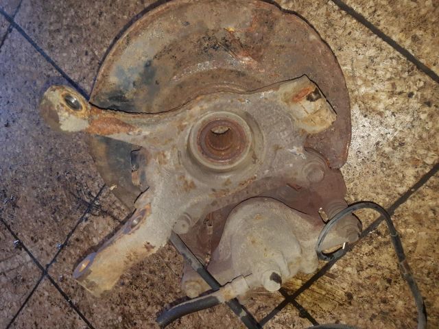 bontott SUZUKI LIANA Jobb első Csonkállvány Kerékaggyal