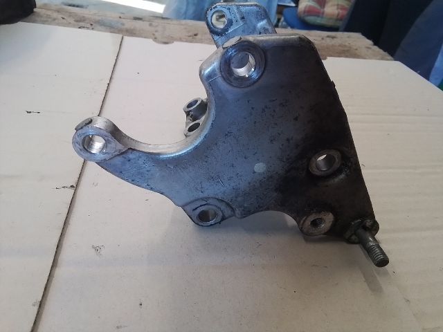 bontott SUZUKI LIANA Motor Tartó Bak (Fém)