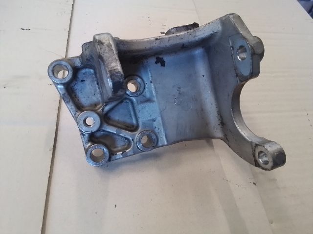 bontott SUZUKI LIANA Motor Tartó Bak (Fém)