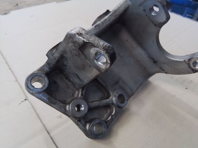 bontott SUZUKI LIANA Motor Tartó Bak (Fém)