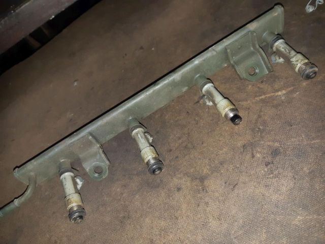 bontott SUZUKI LIANA Porlasztó Sor / Híd