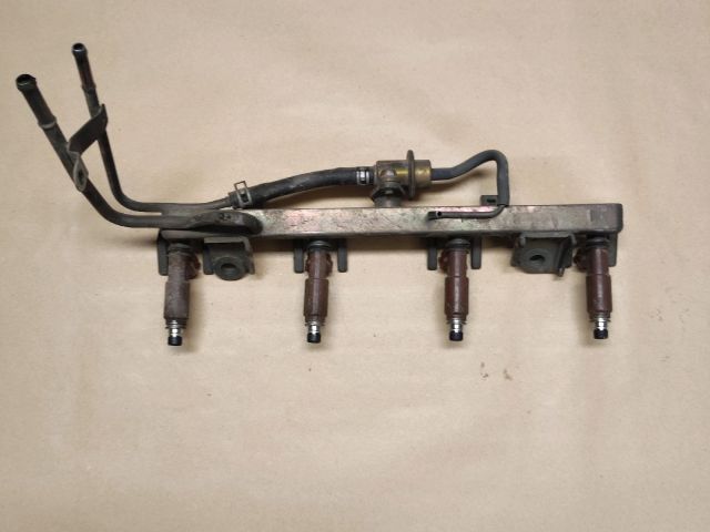 bontott SUZUKI LIANA Porlasztó Sor / Híd