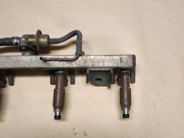 bontott SUZUKI LIANA Porlasztó Sor / Híd