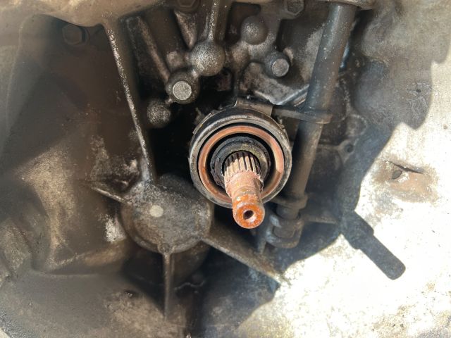 bontott SUZUKI LIANA Váltó (Mechanikus)