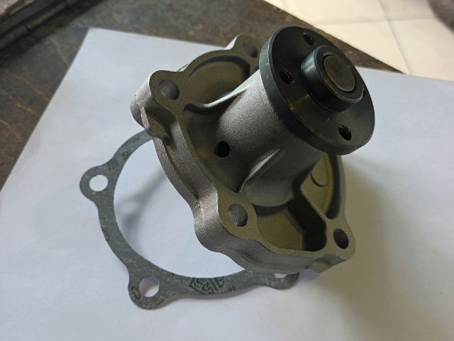 bontott SUZUKI LIANA Vízpumpa