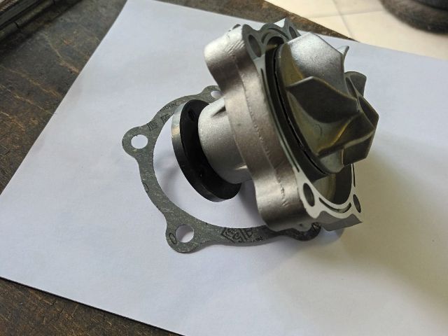 bontott SUZUKI LIANA Vízpumpa