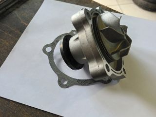 bontott SUZUKI LIANA Vízpumpa