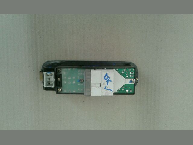 bontott SUZUKI LIANA Ablakemelő Kapcsoló Négyes / Kettes