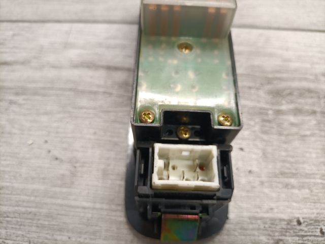 bontott SUZUKI LIANA Ablakemelő Kapcsoló Négyes / Kettes