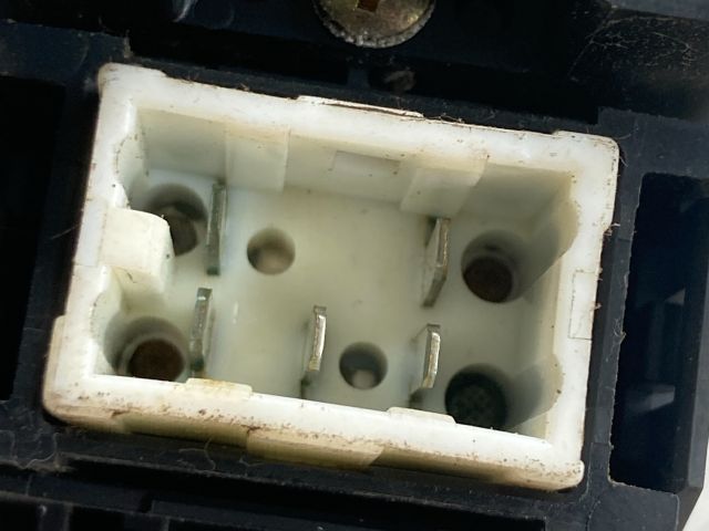 bontott SUZUKI LIANA Bal első Ablakemelő Kapcsoló