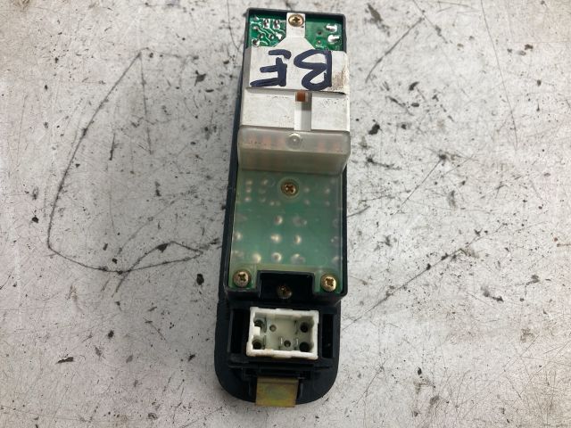 bontott SUZUKI LIANA Bal első Ablakemelő Kapcsoló