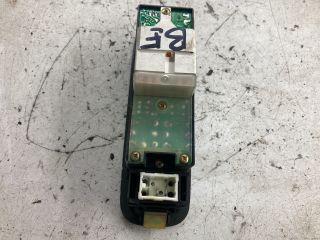 bontott SUZUKI LIANA Bal első Ablakemelő Kapcsoló