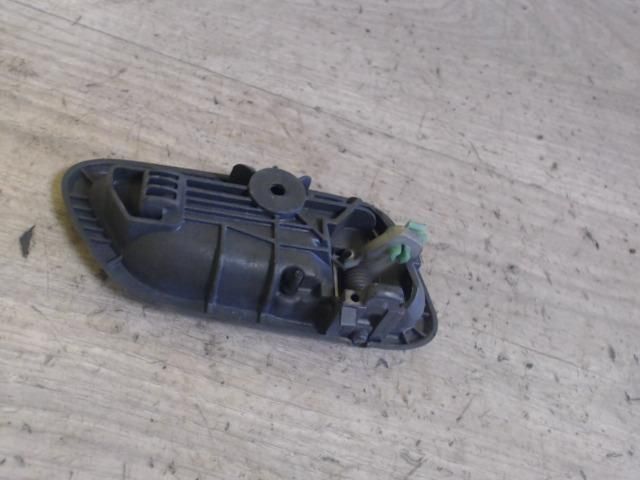 bontott SUZUKI LIANA Bal első Belső Kilincs