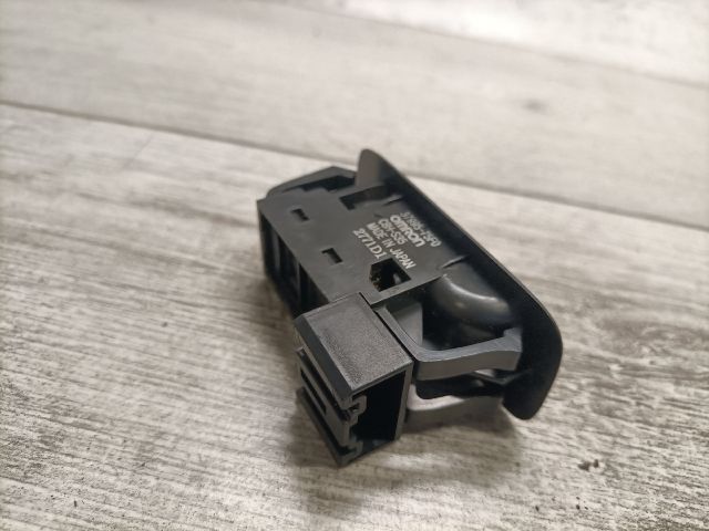 bontott SUZUKI LIANA Bal hátsó Ablakemelő Kapcsoló