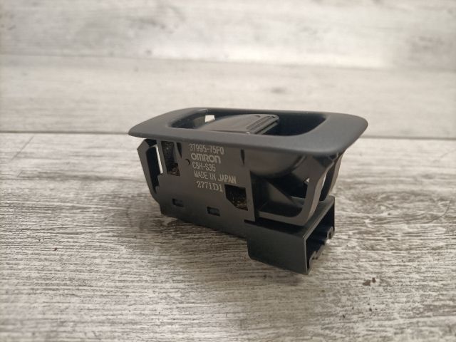 bontott SUZUKI LIANA Bal hátsó Ablakemelő Kapcsoló