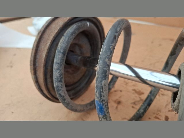 bontott SUZUKI LIANA Bal hátsó Gólyaláb (Lengécsillapító, Rugó)