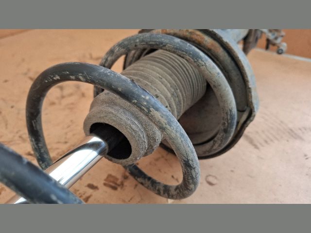 bontott SUZUKI LIANA Bal hátsó Gólyaláb (Lengécsillapító, Rugó)