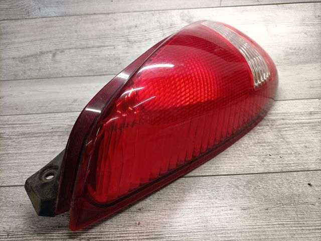 bontott SUZUKI LIANA Bal Hátsó Lámpa