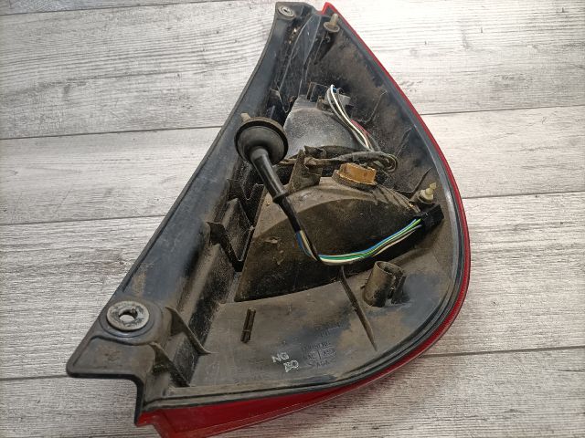 bontott SUZUKI LIANA Bal Hátsó Lámpa