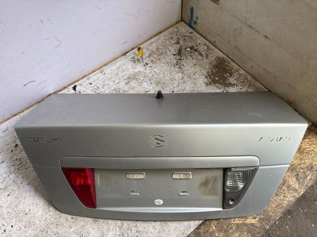 bontott SUZUKI LIANA Csomagtérajtó (Üres lemez)