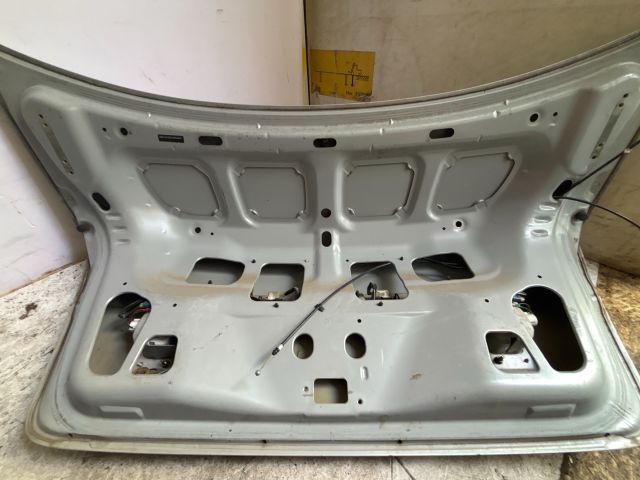 bontott SUZUKI LIANA Csomagtérajtó (Üres lemez)