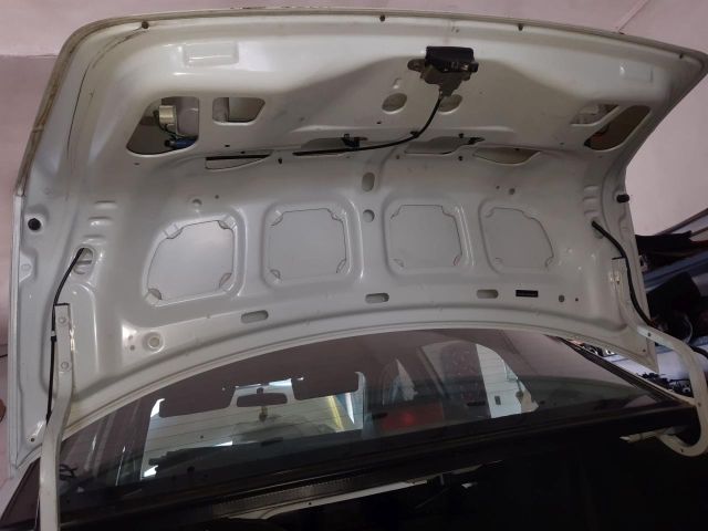 bontott SUZUKI LIANA Csomagtérajtó (Üres lemez)