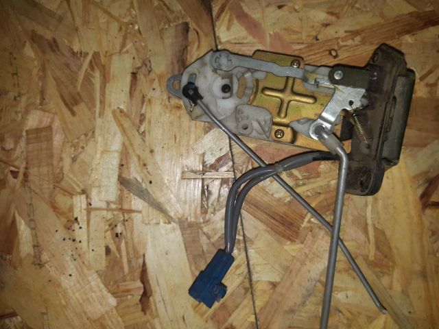 bontott SUZUKI LIANA Csomagtérajtó Zárszerkezet