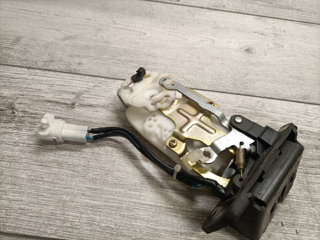 bontott SUZUKI LIANA Csomagtérajtó Zárszerkezet