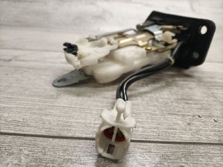 bontott SUZUKI LIANA Csomagtérajtó Zárszerkezet