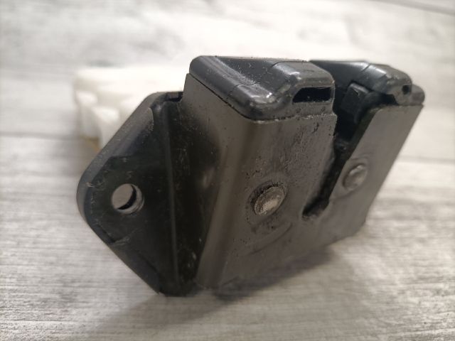 bontott SUZUKI LIANA Csomagtérajtó Zárszerkezet