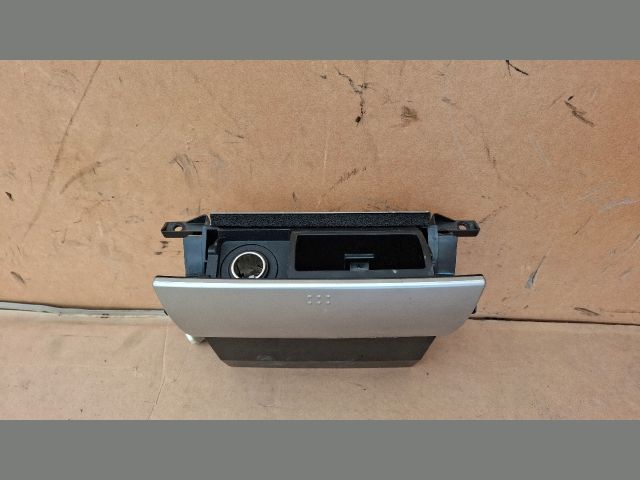 bontott SUZUKI LIANA Első Hamutartó