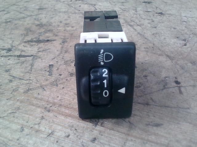 bontott SUZUKI LIANA Fényszórómagasság Állító Kapcsoló