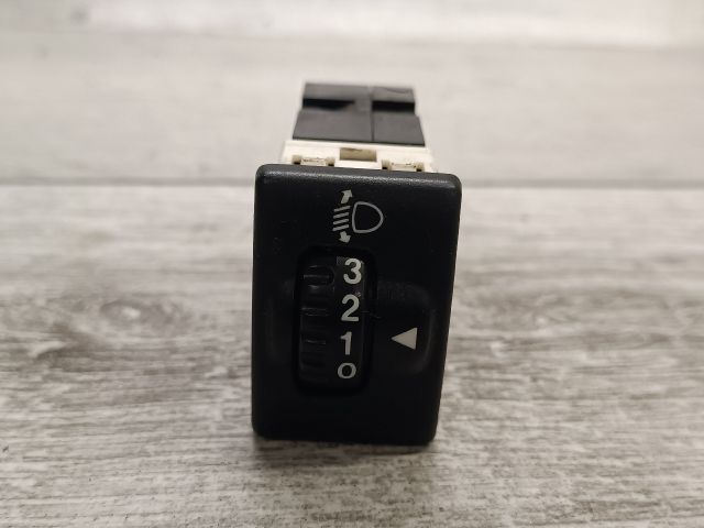 bontott SUZUKI LIANA Fényszórómagasság Állító Kapcsoló