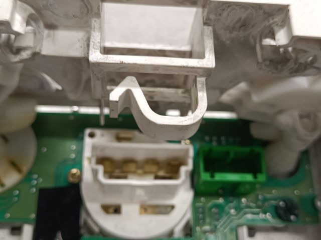 bontott SUZUKI LIANA Fűtéskapcsoló (manuális klímás)