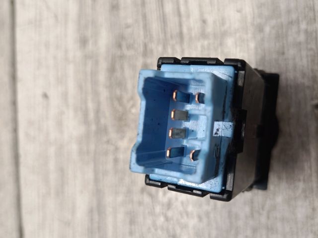 bontott SUZUKI LIANA Hátsó Ködzárófény Kapcsoló