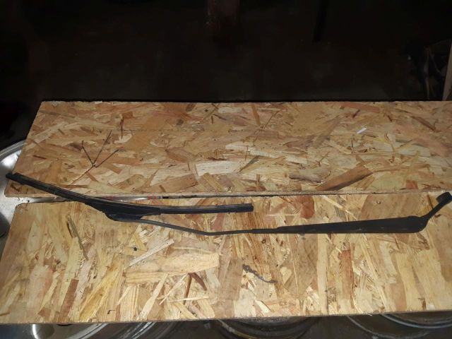 bontott SUZUKI LIANA Jobb első Ablaktörlő Kar