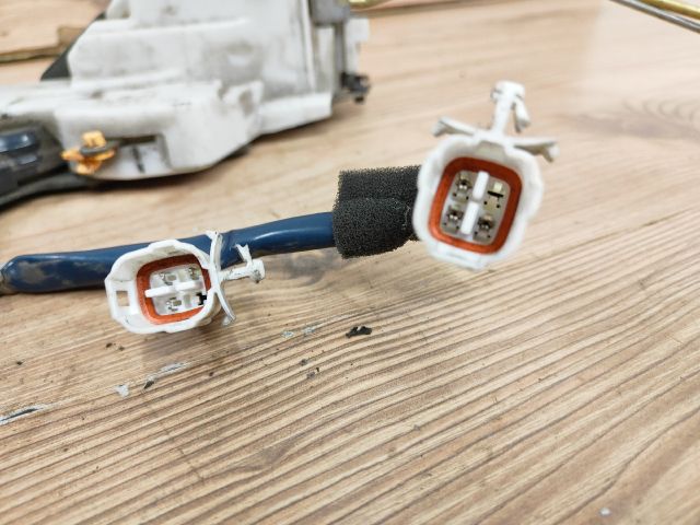 bontott SUZUKI LIANA Jobb első Ajtózár