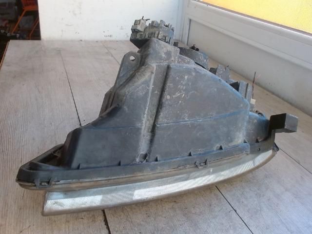 bontott SUZUKI LIANA Jobb Fényszóró